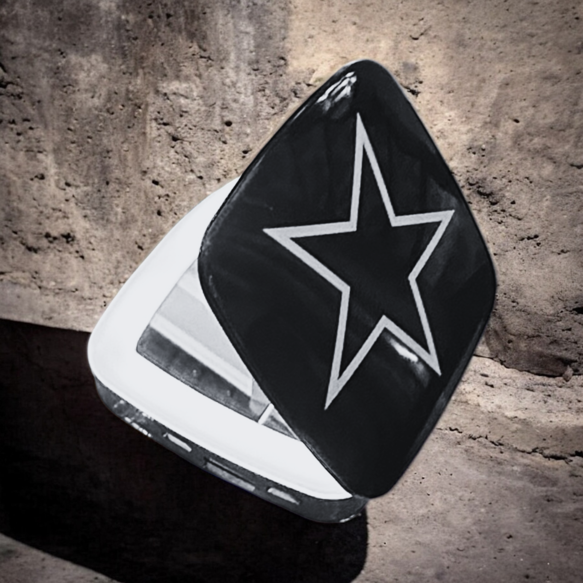 Light-up mirror with built-in power bank – compact Disco Goat accessory